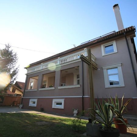 Hostel Teresianum Алексинац Екстериор снимка