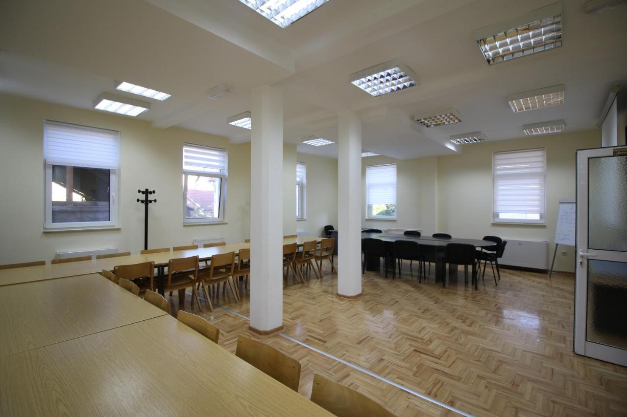 Hostel Teresianum Алексинац Екстериор снимка