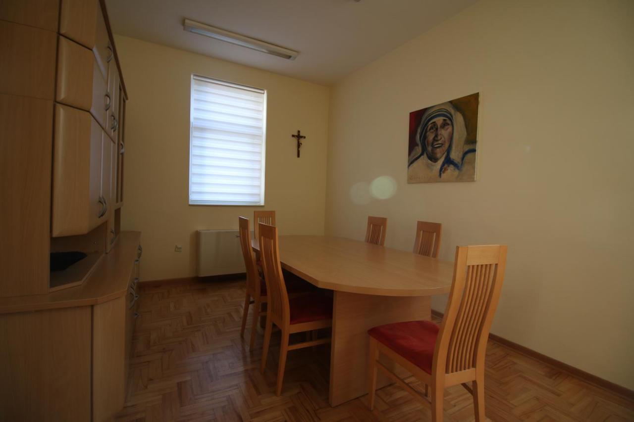 Hostel Teresianum Алексинац Екстериор снимка