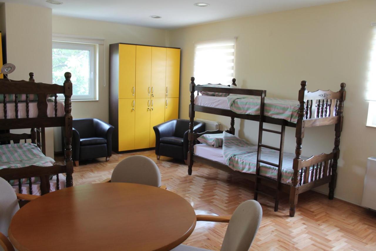 Hostel Teresianum Алексинац Екстериор снимка