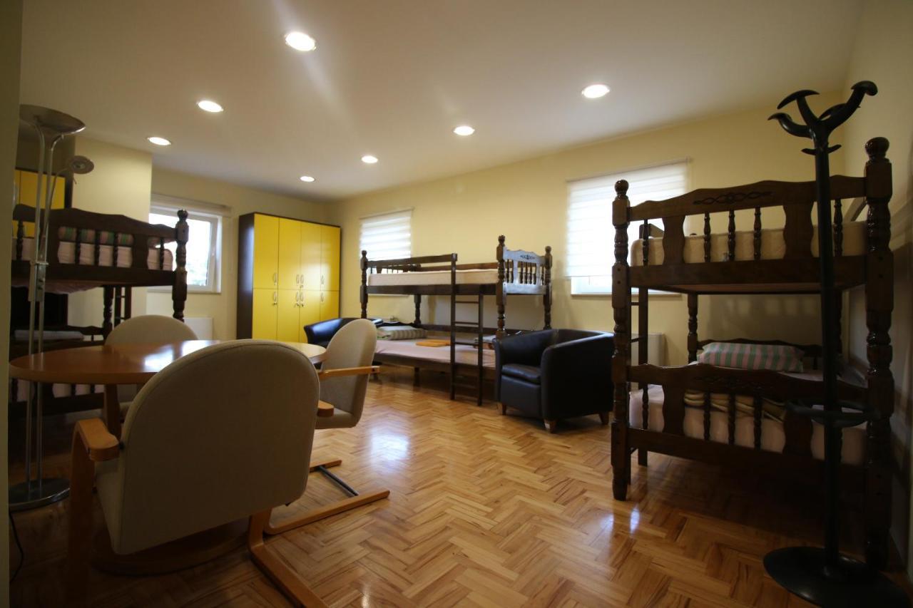 Hostel Teresianum Алексинац Екстериор снимка